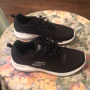 Newer Women’s Skecher’s memory foam 9.5